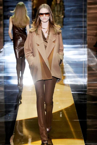 Look 19